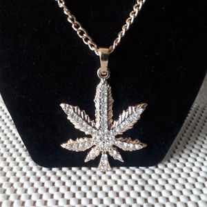 14k gold-plated necklace with pendant